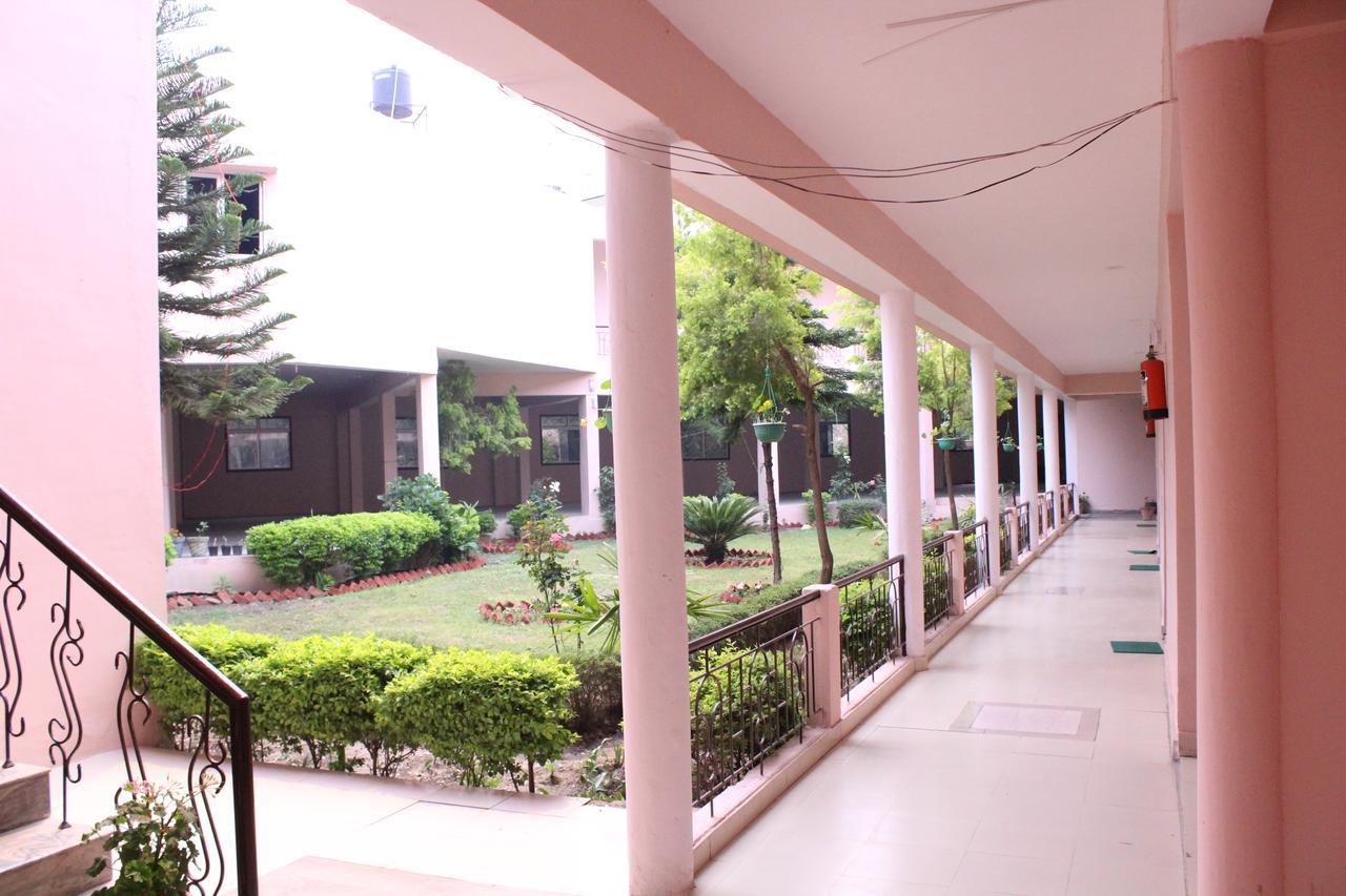 Greenwood Hotel Bhīm Tāl Zewnętrze zdjęcie